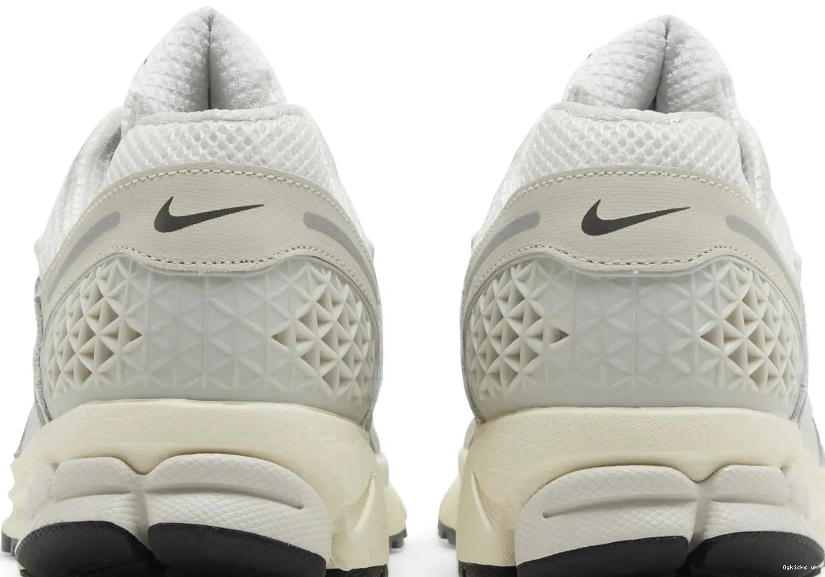 Nike Vomero Platinum Tint 5 Zoom 0730